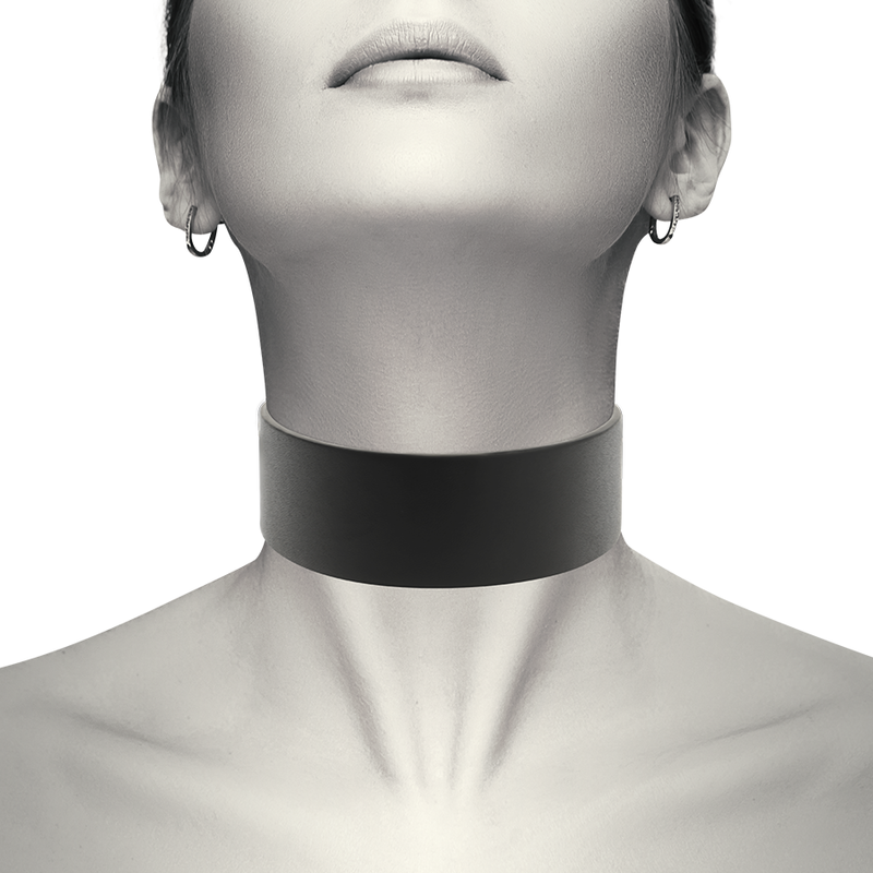 COQUETTE CHIC DESIRE – VEGAN LEATHER CHOKER