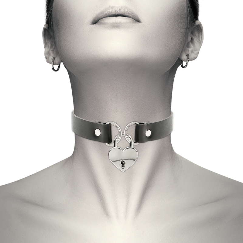 COQUETTE CHIC DESIRE – VEGAN LEATHER NECKLACE WITH HEART ACCESSORY WITH KEY